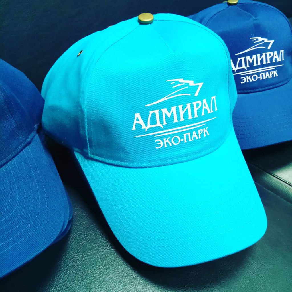 печать на бейсболках Красноярск,бейсболка со своим логотипом,бейсболки в Красноярске,